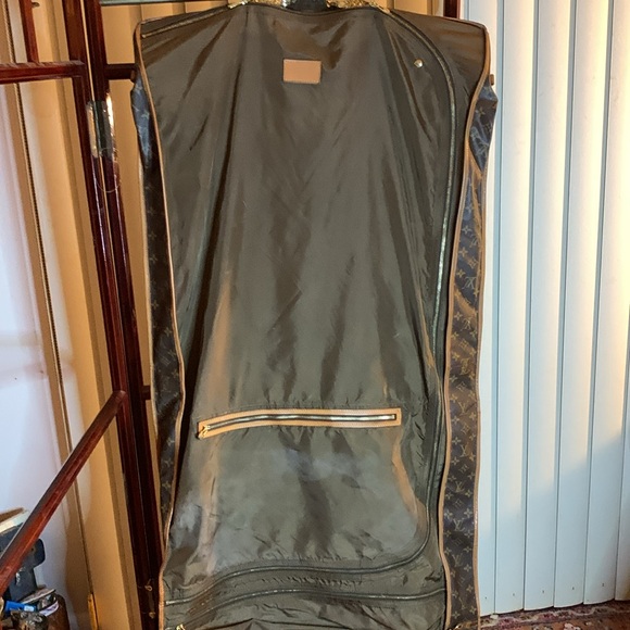 Louis Vuitton Malletier - Picture 5 of 9